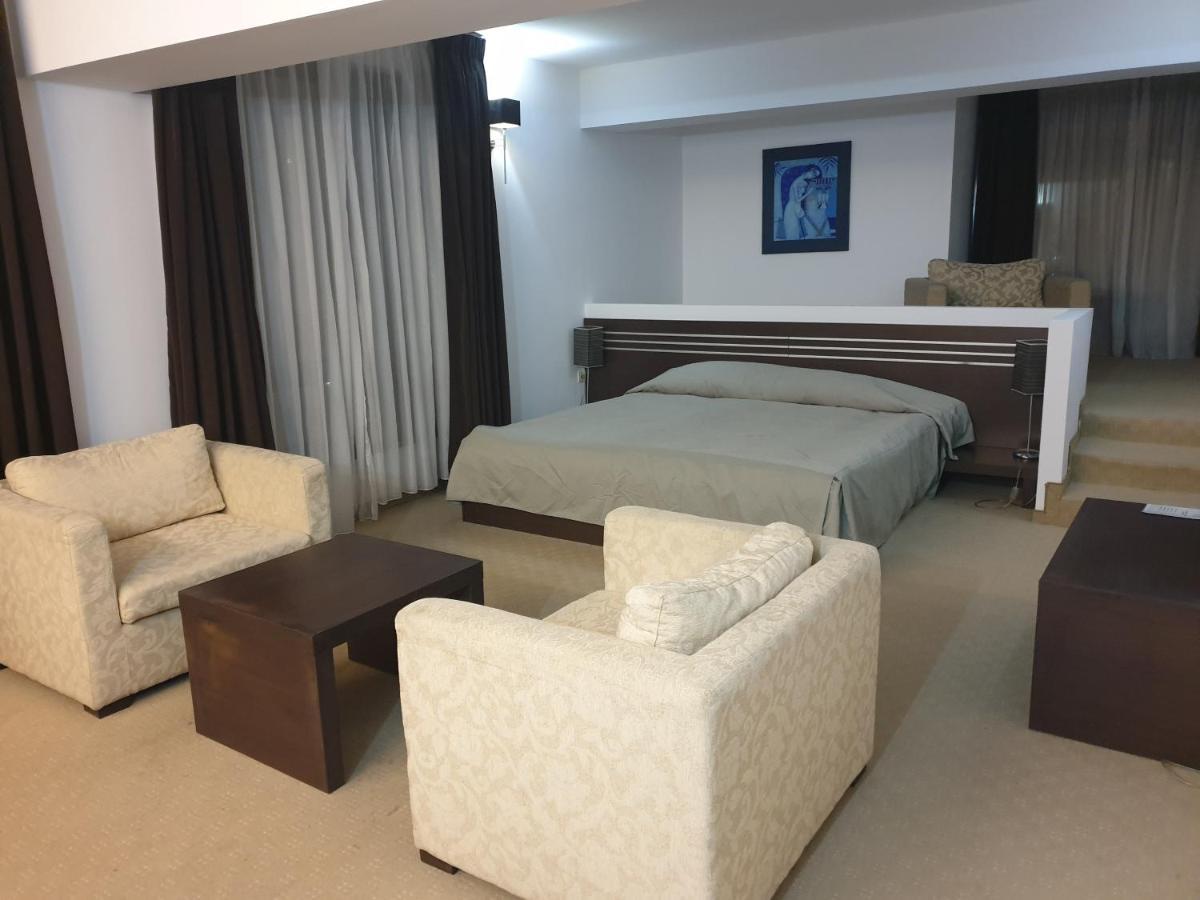 Hotel Presidivm Palace Lovech Bagian luar foto