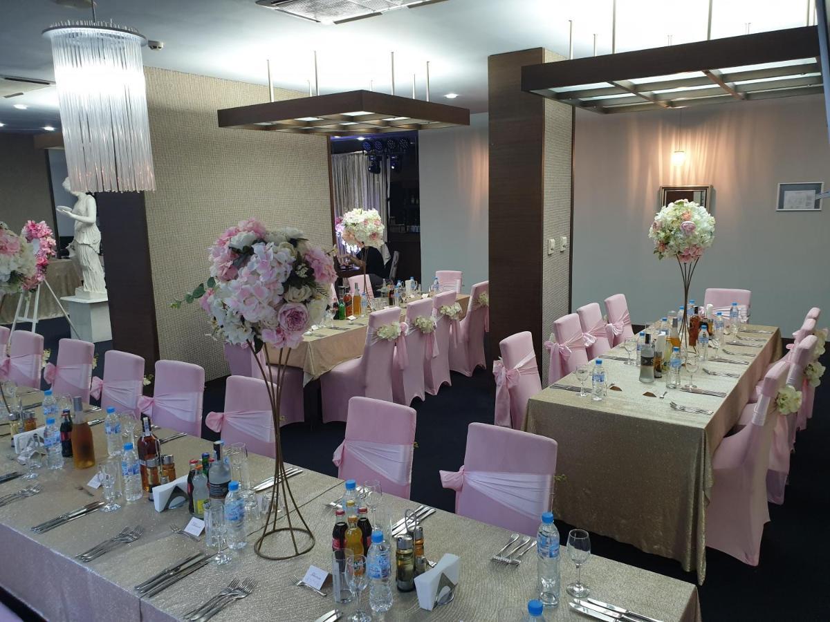 Hotel Presidivm Palace Lovech Bagian luar foto