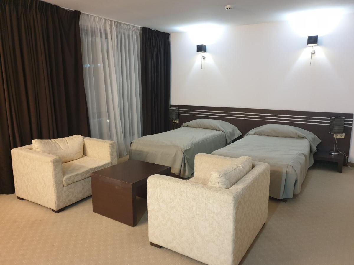 Hotel Presidivm Palace Lovech Bagian luar foto