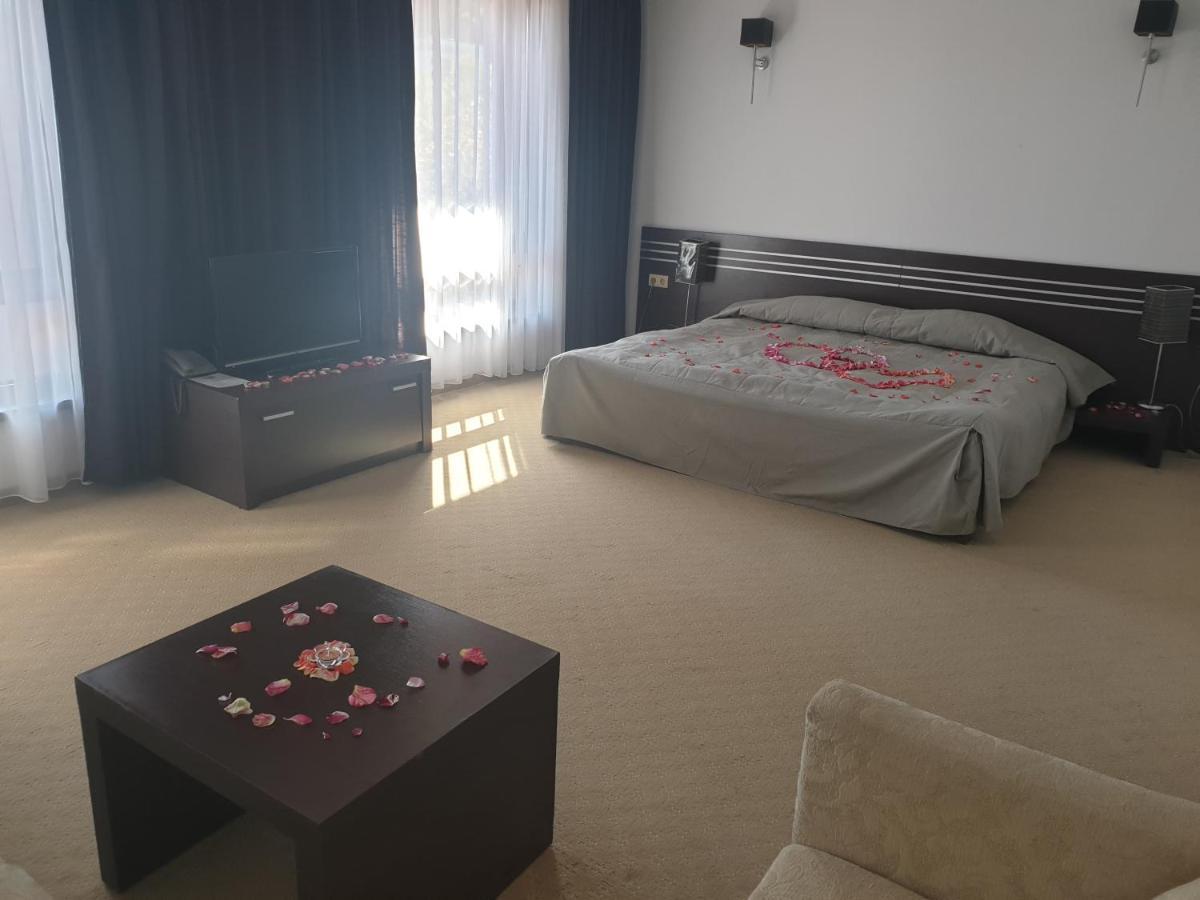 Hotel Presidivm Palace Lovech Bagian luar foto