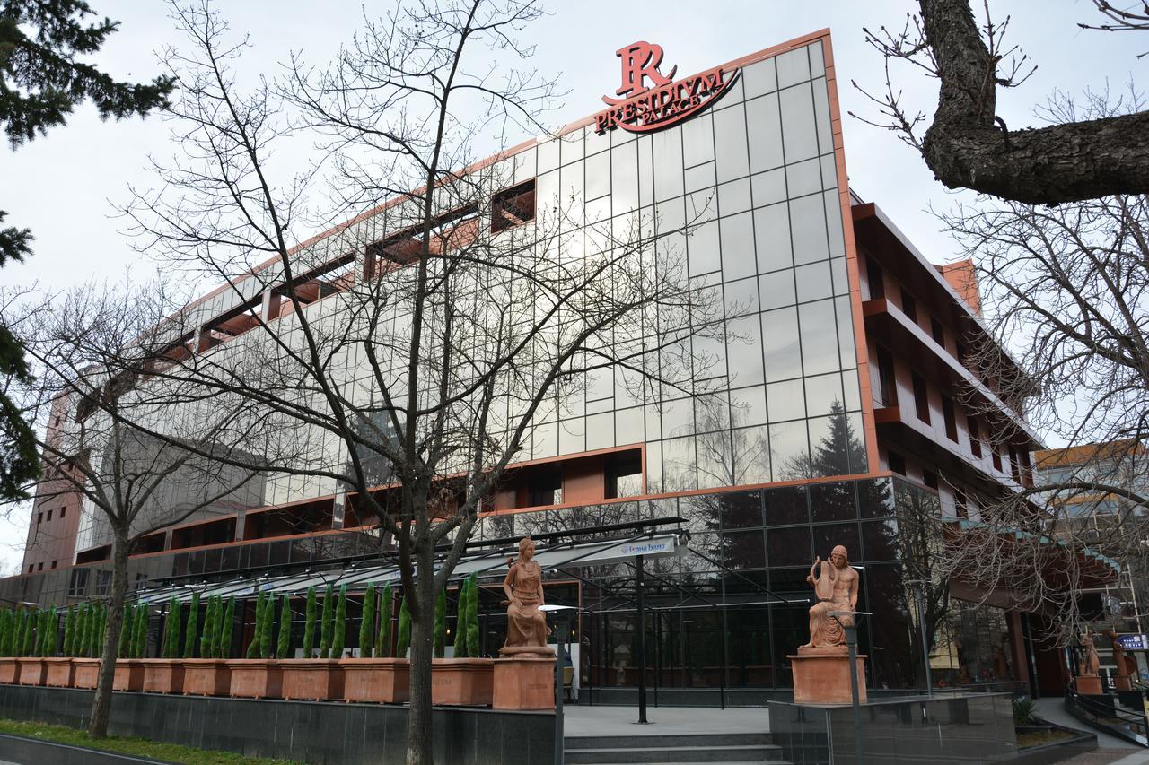 Hotel Presidivm Palace Lovech Bagian luar foto