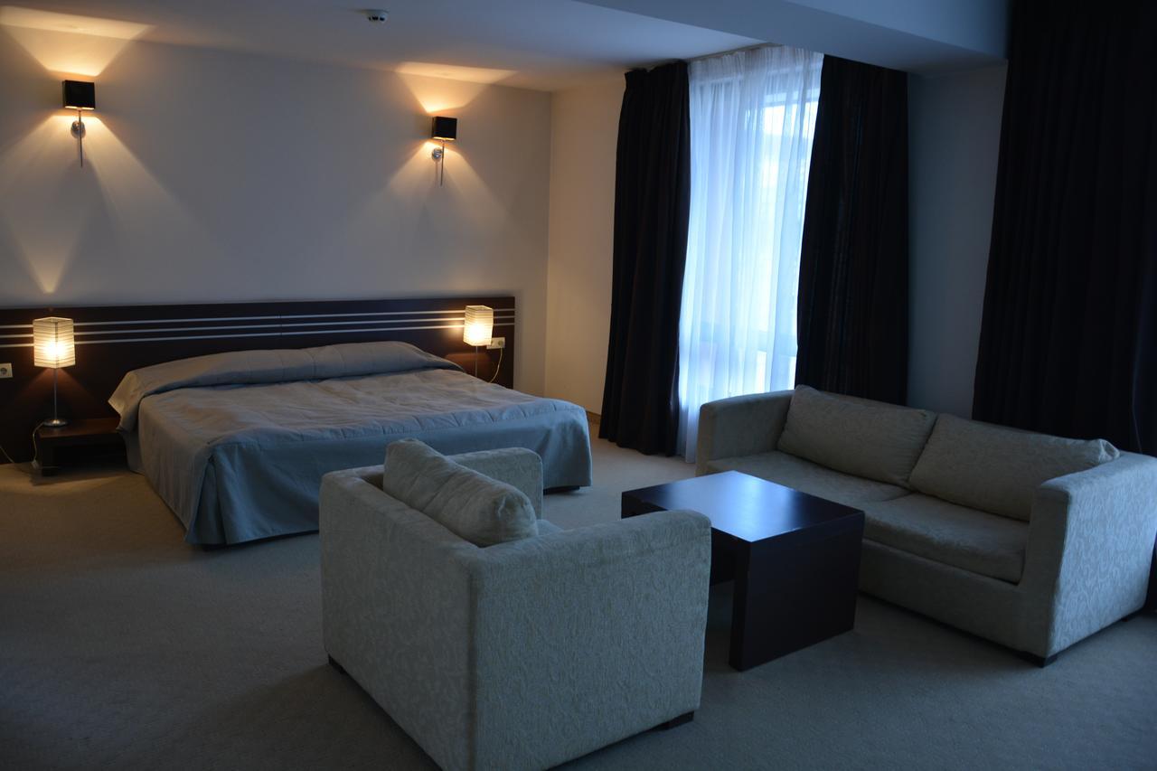 Hotel Presidivm Palace Lovech Bagian luar foto