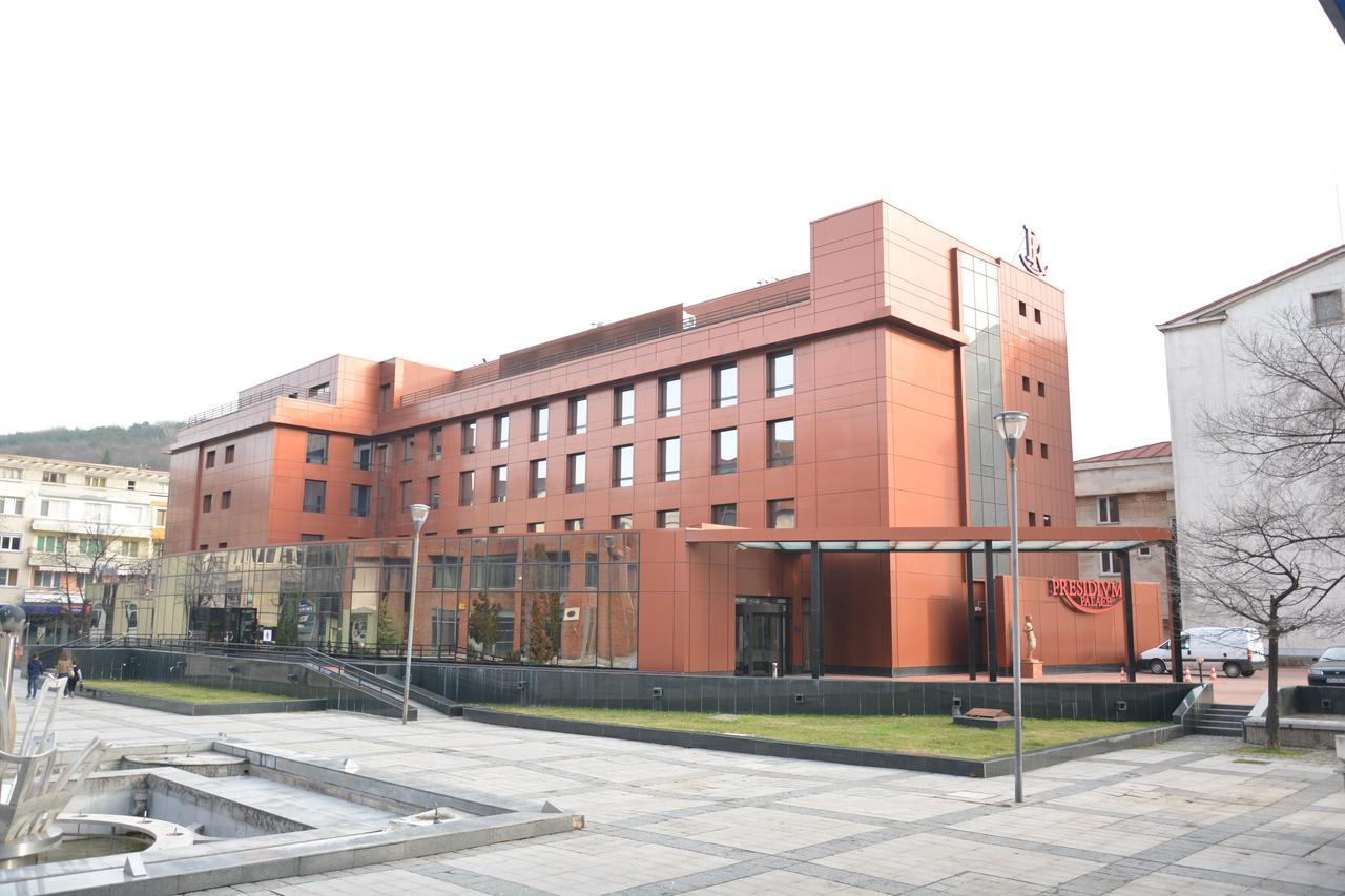 Hotel Presidivm Palace Lovech Bagian luar foto