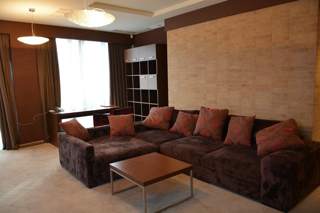Hotel Presidivm Palace Lovech Bagian luar foto