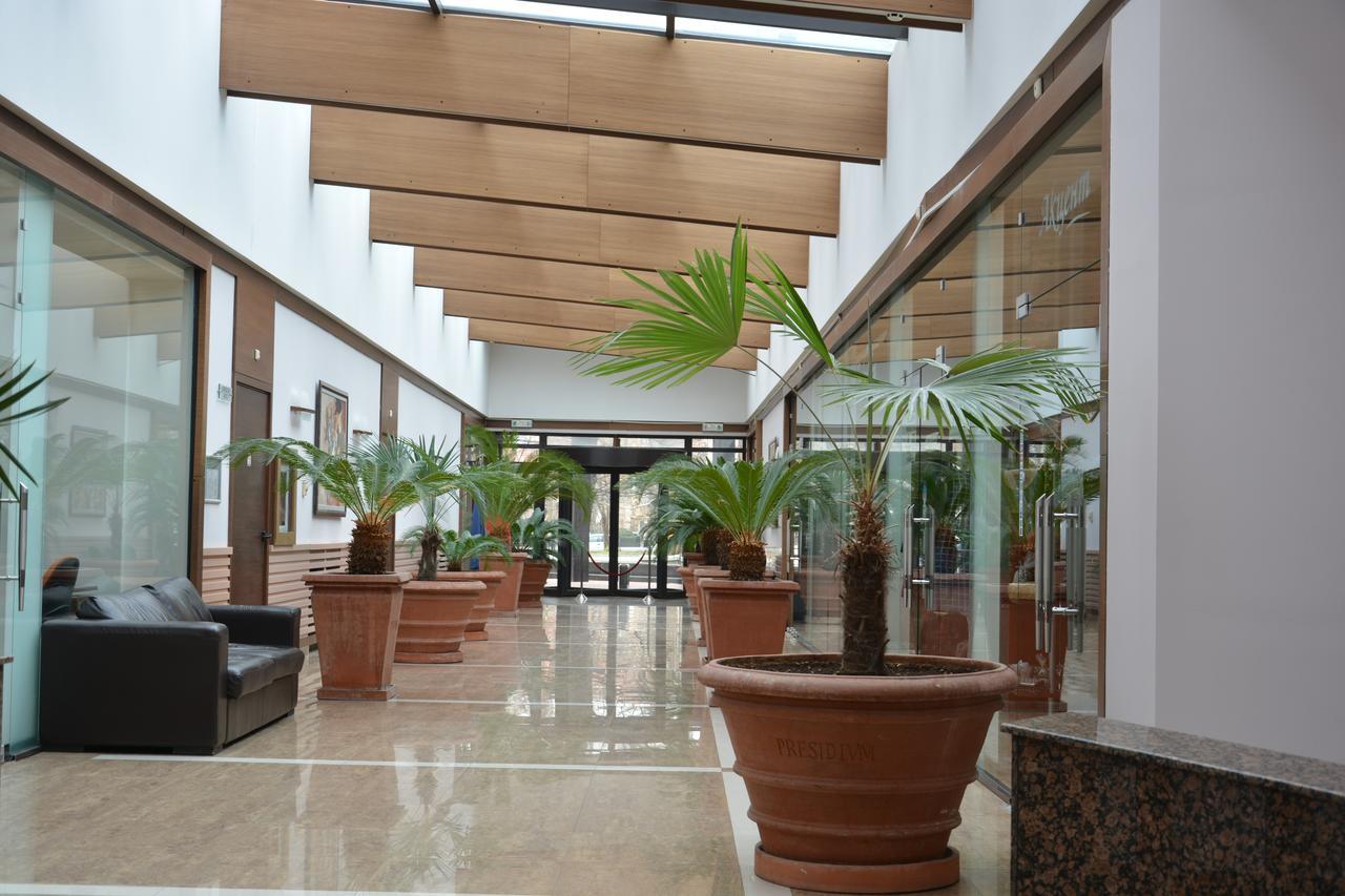 Hotel Presidivm Palace Lovech Bagian luar foto