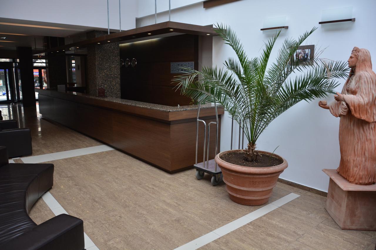 Hotel Presidivm Palace Lovech Bagian luar foto