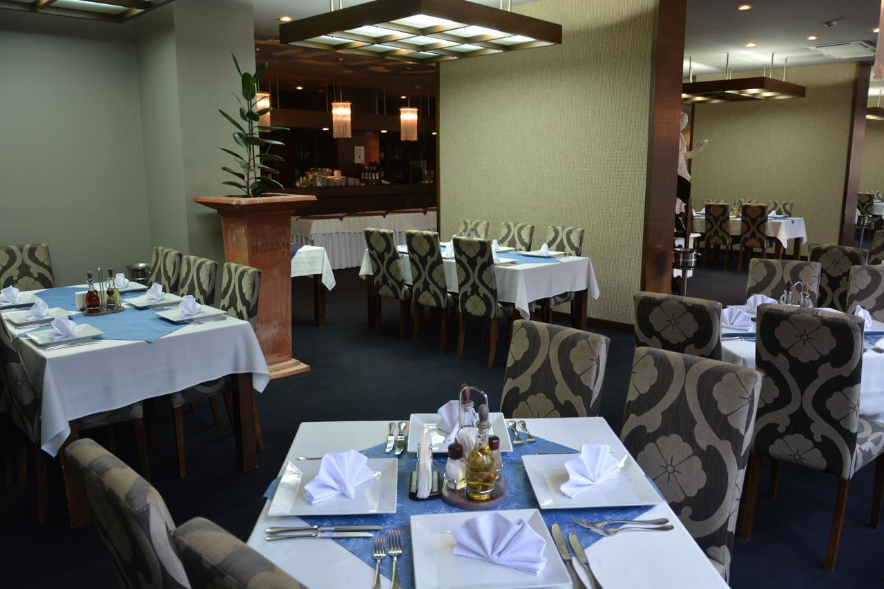 Hotel Presidivm Palace Lovech Bagian luar foto