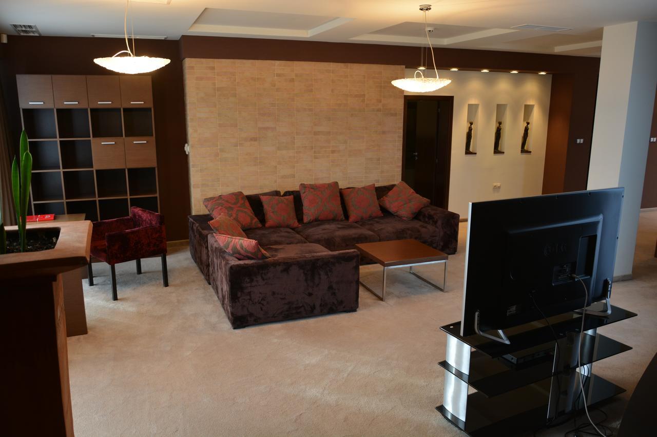 Hotel Presidivm Palace Lovech Bagian luar foto