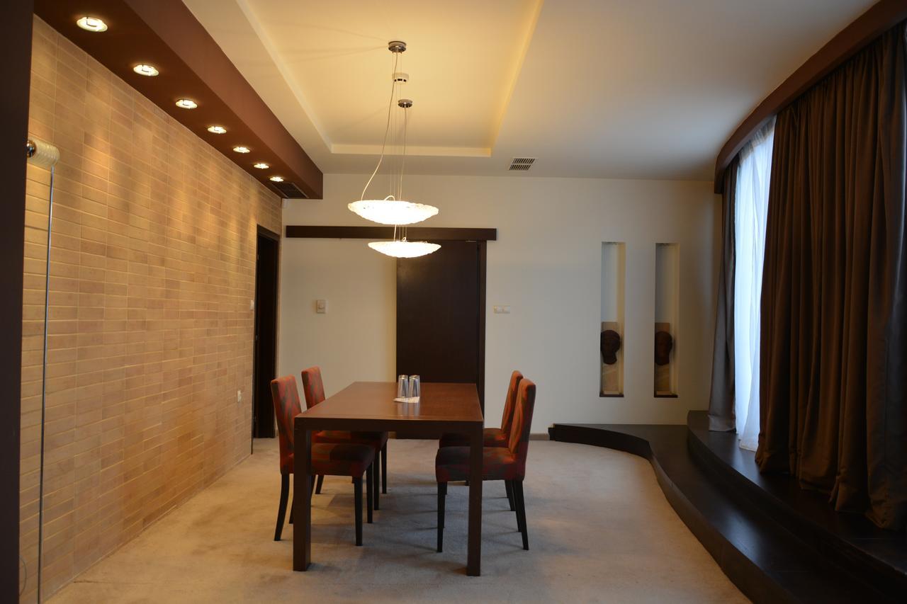 Hotel Presidivm Palace Lovech Bagian luar foto