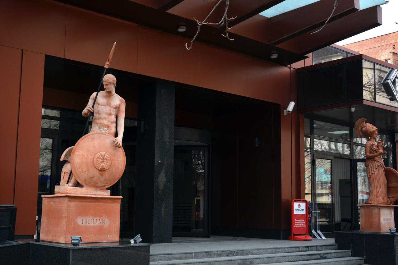 Hotel Presidivm Palace Lovech Bagian luar foto