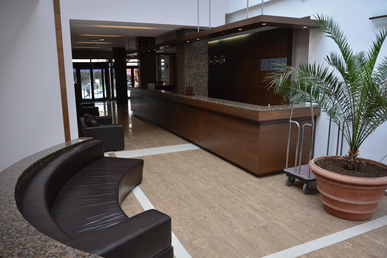 Hotel Presidivm Palace Lovech Bagian luar foto
