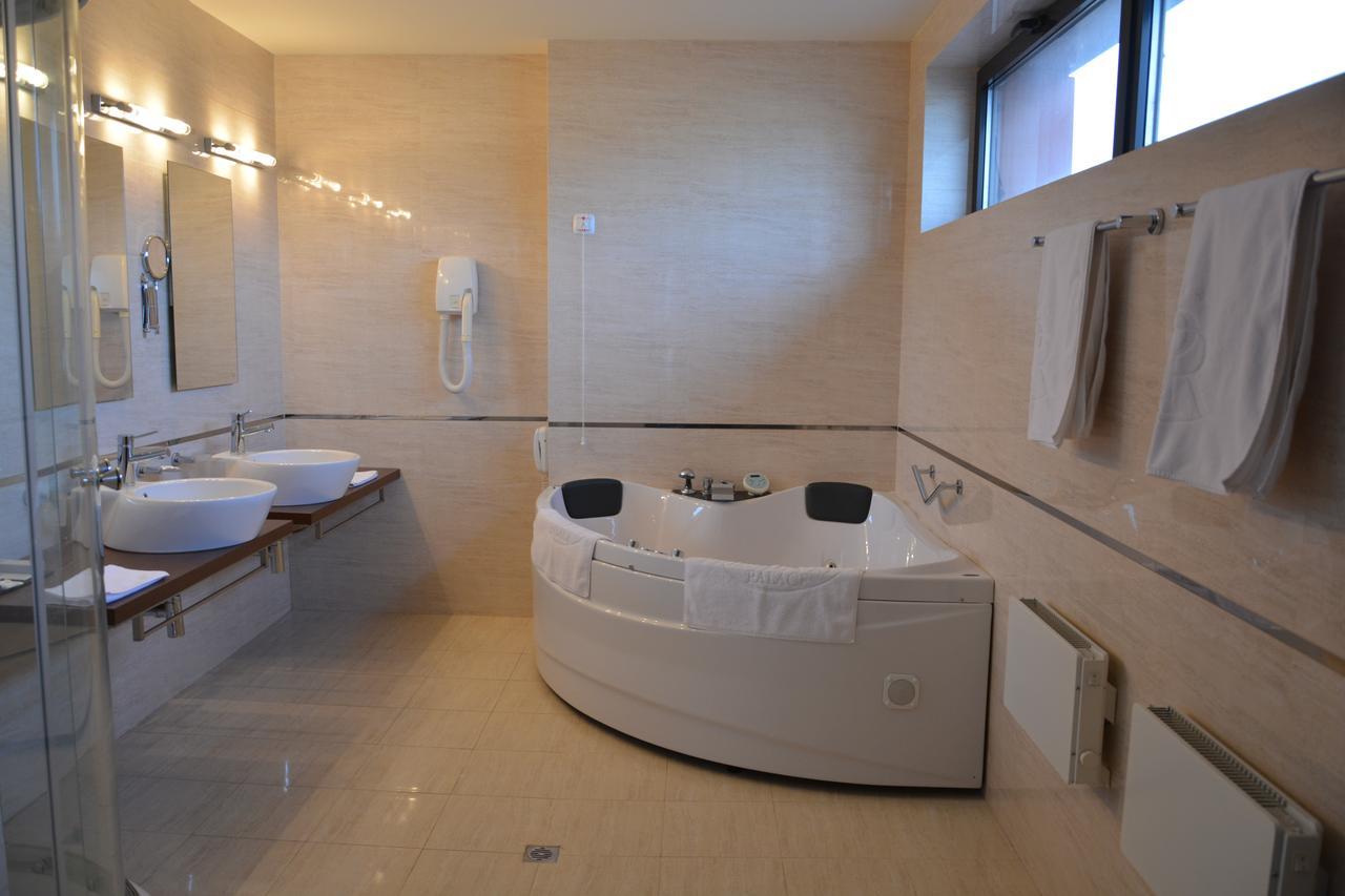 Hotel Presidivm Palace Lovech Bagian luar foto