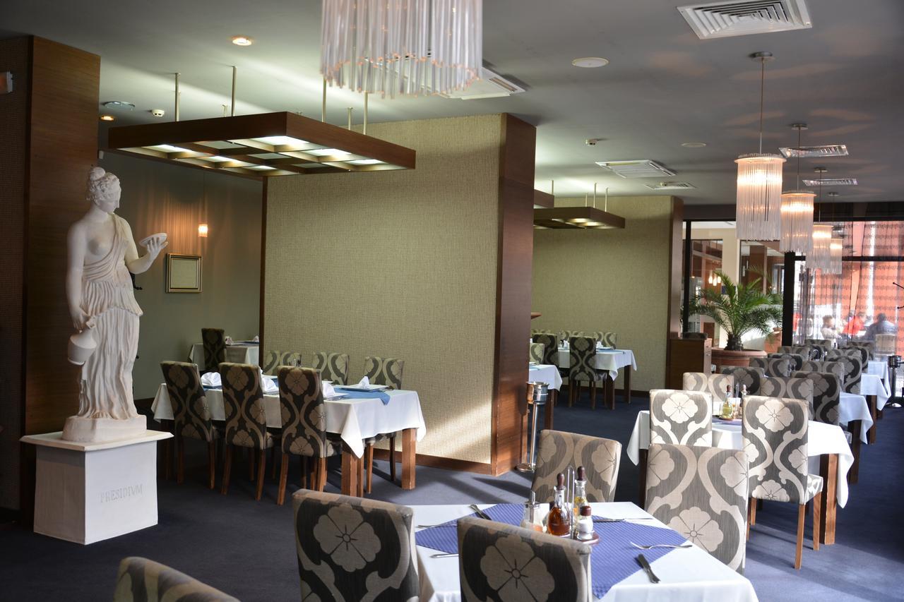 Hotel Presidivm Palace Lovech Bagian luar foto