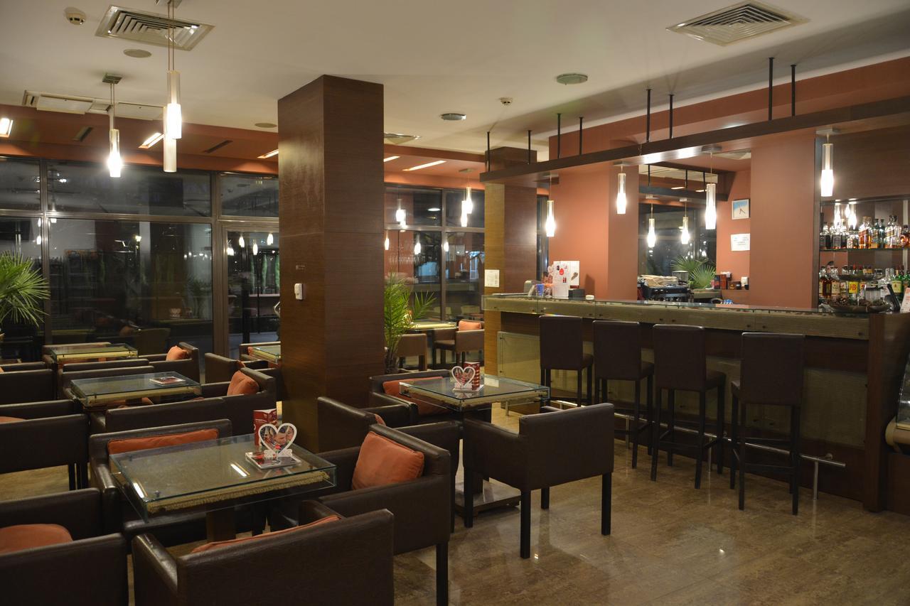 Hotel Presidivm Palace Lovech Bagian luar foto